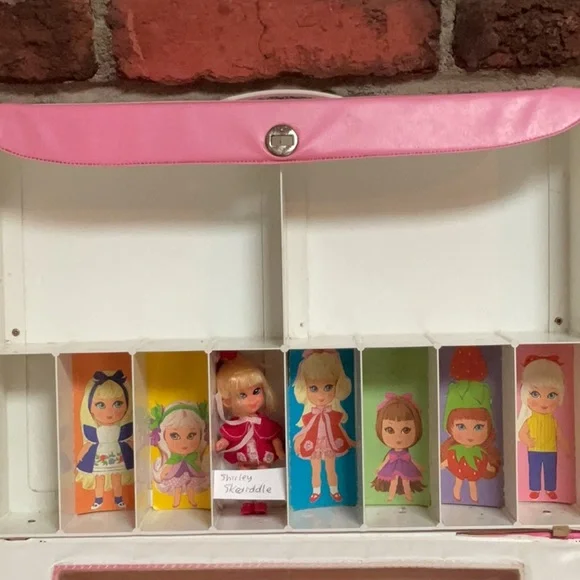 Liddle Kiddle Collector Case + Doll - Picture 10 of 13